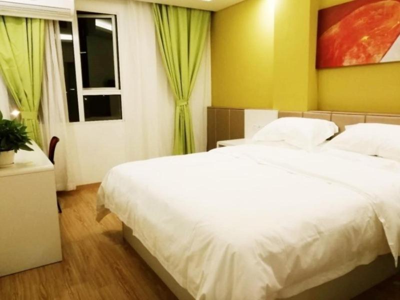 Shell Baoshan District Tieli Road Subway Station Tiefeng Road Hotel